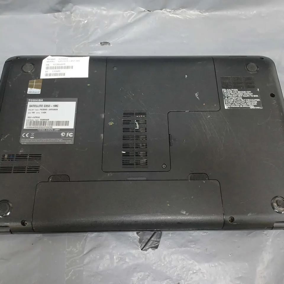 TOSHIBA SATELLITE C850-1MC	15 INCH PENTIUM B960 2.20GHZ
