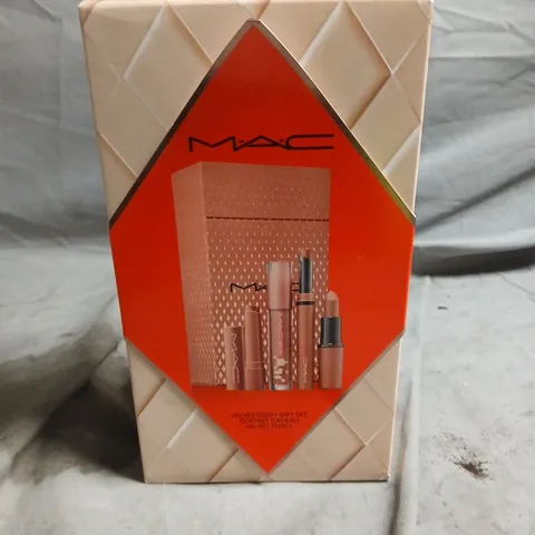 MAC VELVET TEDDY GIFT SET – LIPSTICK COLLECTION