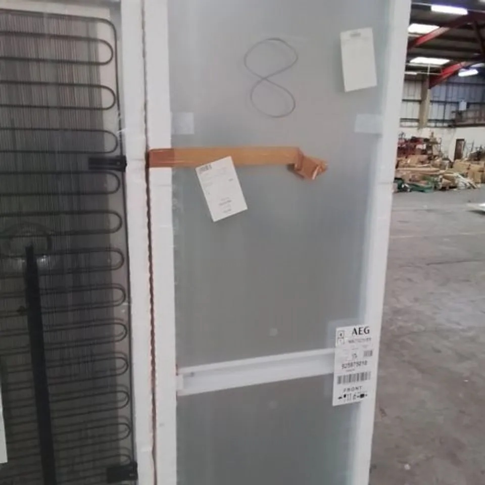 AEG 7000 GREENZONE INTEGRATED FRIDGE FREEZER WHITE Model NSC7G751ES RRP £1417