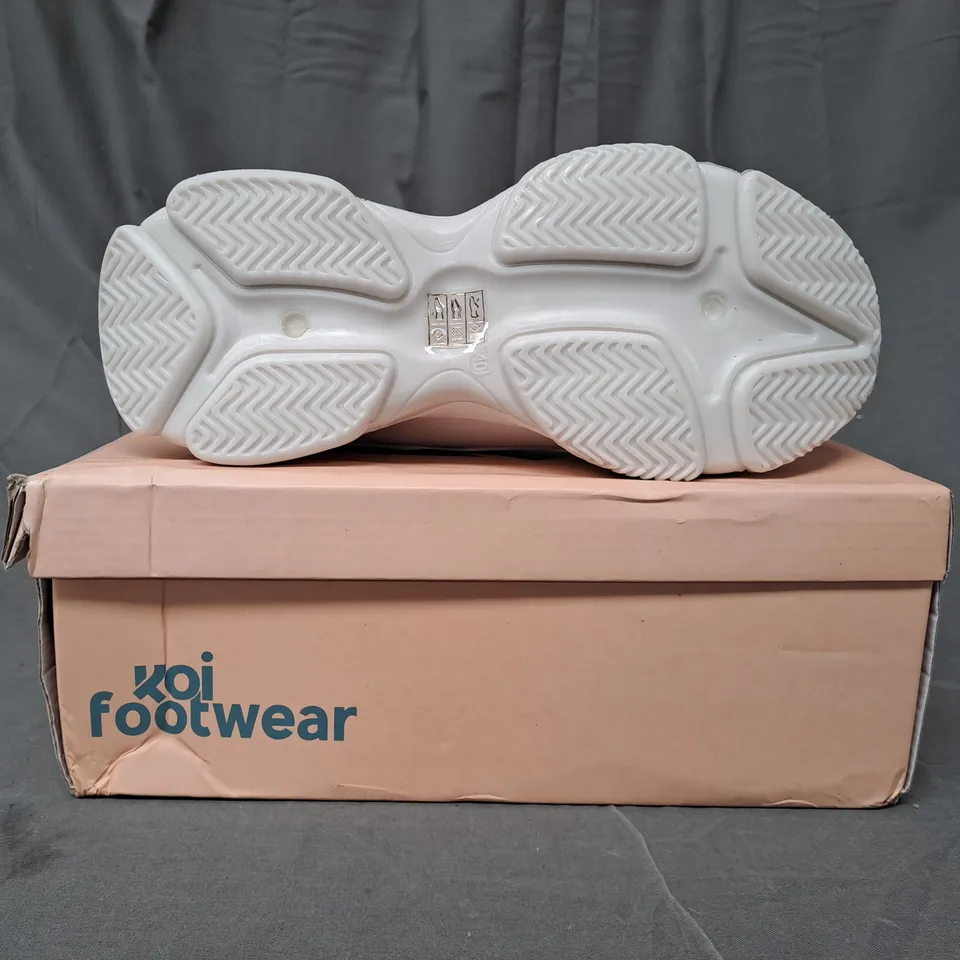 BOXED PAIR OF KOI EXTRA CHUNKY TRAINERS IN WHITE SIZE 7