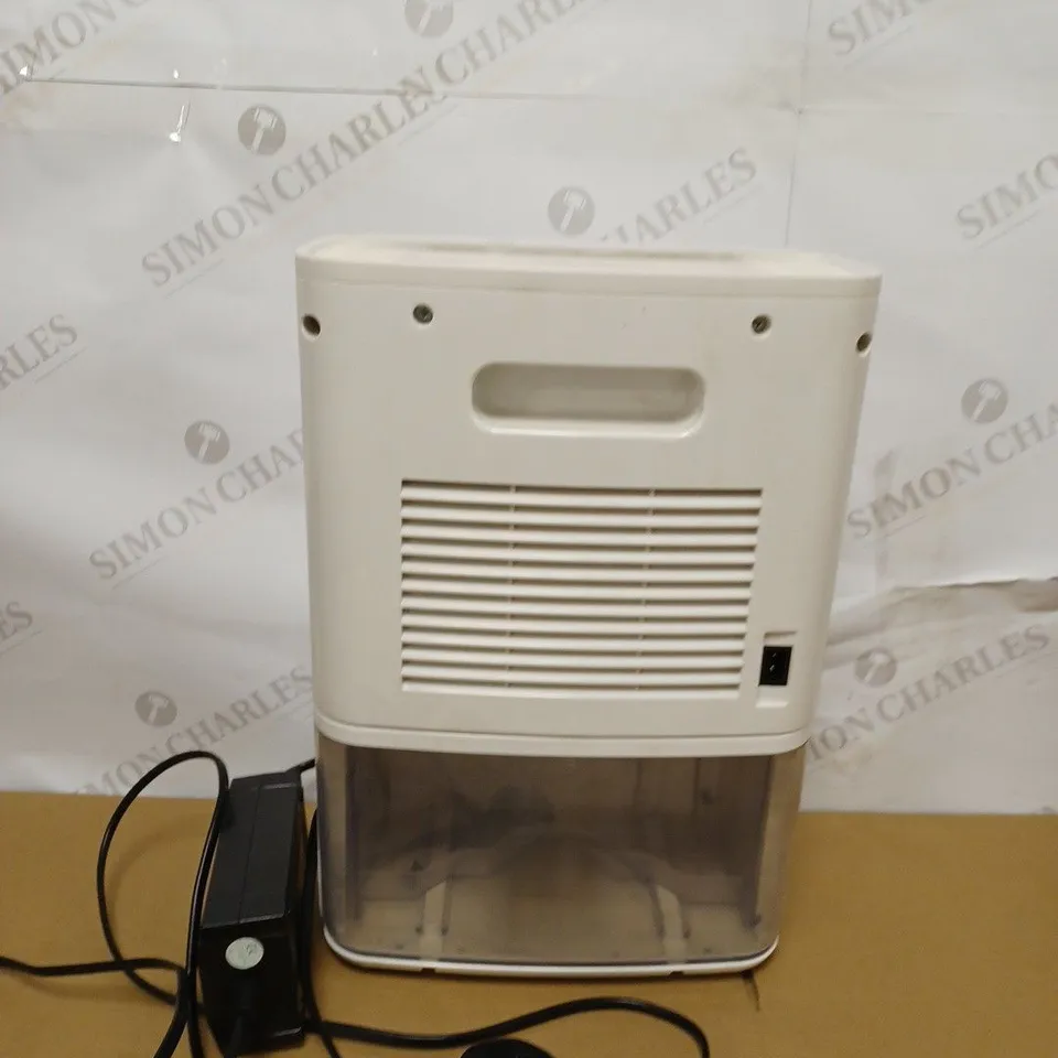 BLACK AND DECKER 2-LITRE DEHUMIDIFIER WITH AIR PURIFIER