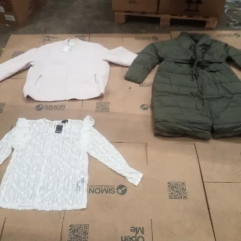 PALLET OF 199 BRAND NEW WOMENS QUALITY DESIGNER CLOTHES APPROXIMATELY TO INCLUDE; JD WILLIAM'S BOMBER JACKET, HD WILLIAM'S PADDED COAT, JD WILLIAM'S LACE HIGH NECK TOP