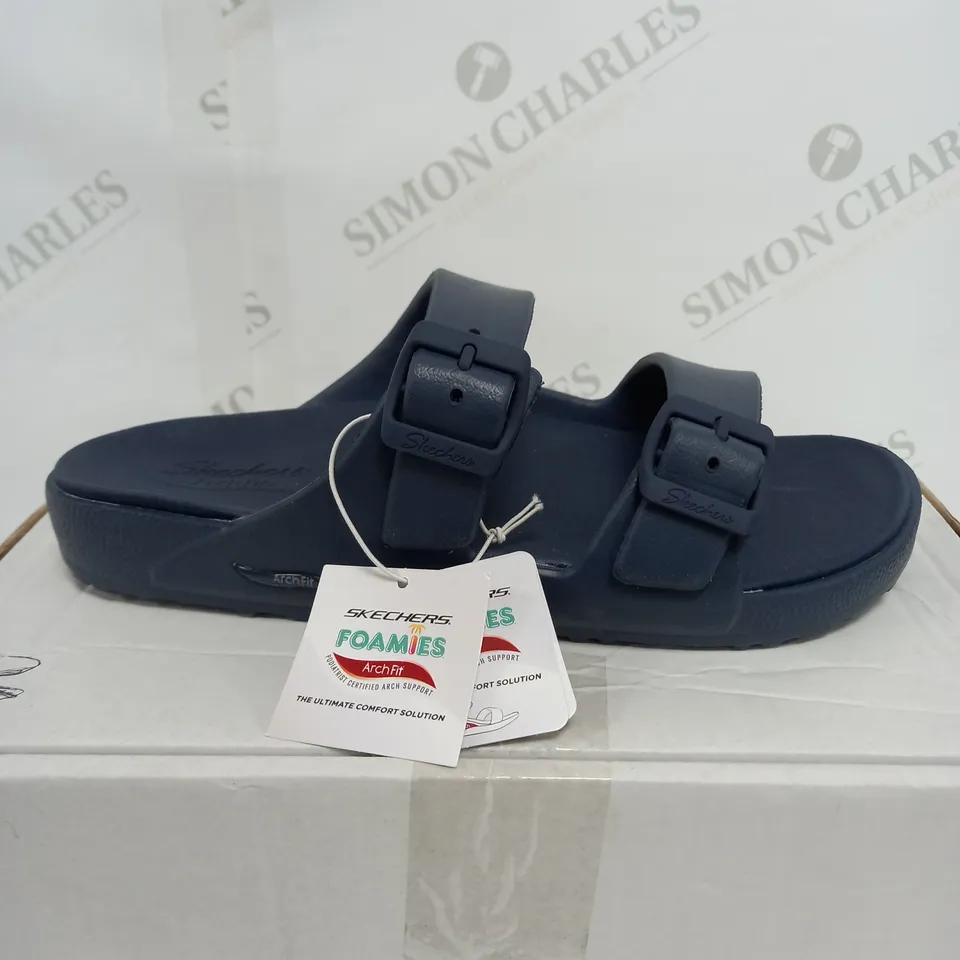 SKETCHERS FOAMIES ARCH FIT SANDALS SIZE 8
