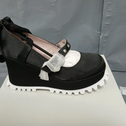 SHELLYS LONDON ELIZABETH BLACK SIZE 5 