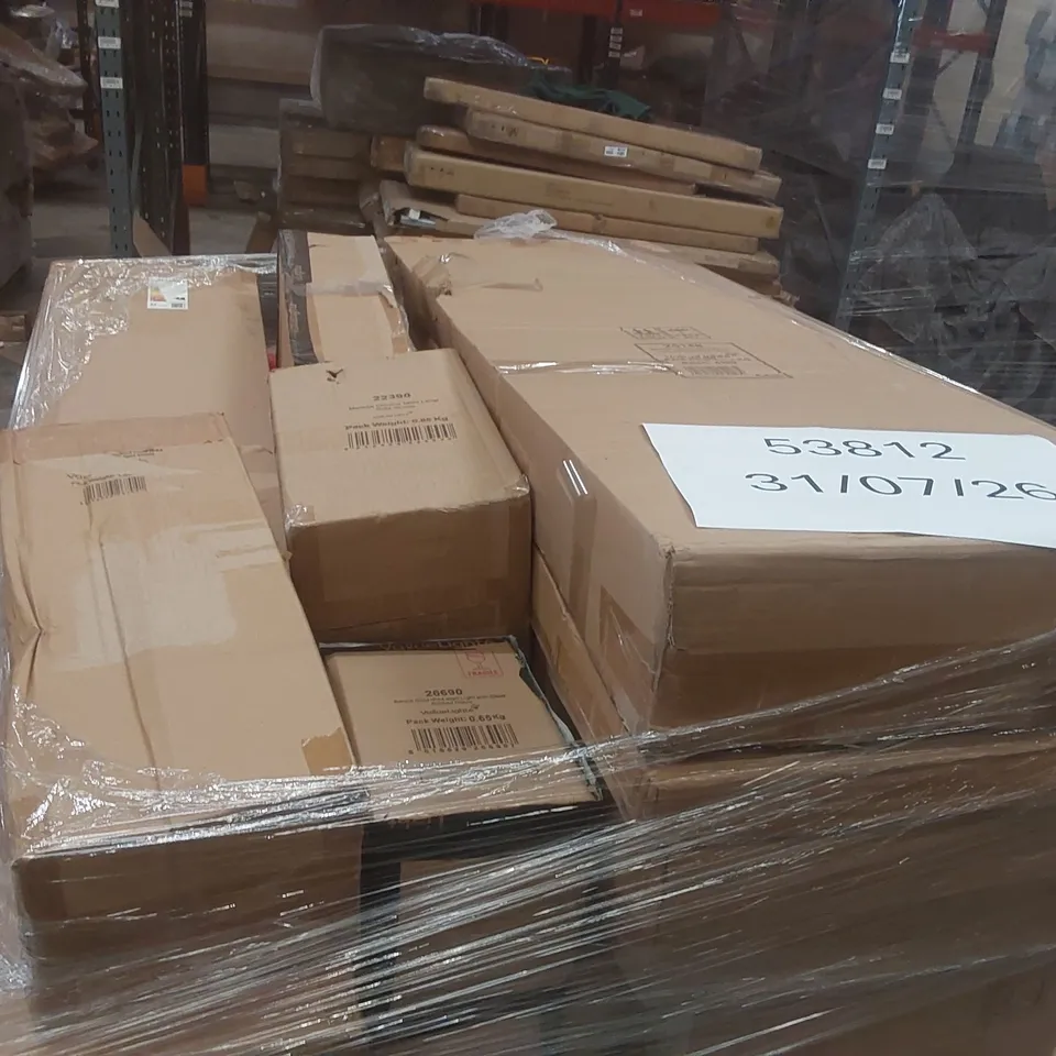 PALLET CONTAINING A VERY LARGE QUANTITY OF ASSORTED DESIGNER LIGHTING PRODUCTS