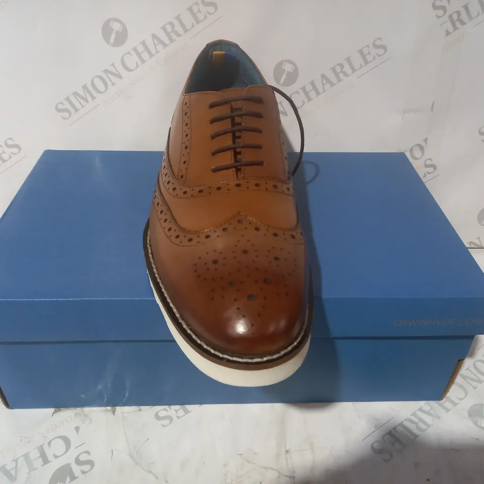 BOXED PAIR OF OSWIN HYDE LONDON SHOES IN TAN UK SIZE 9