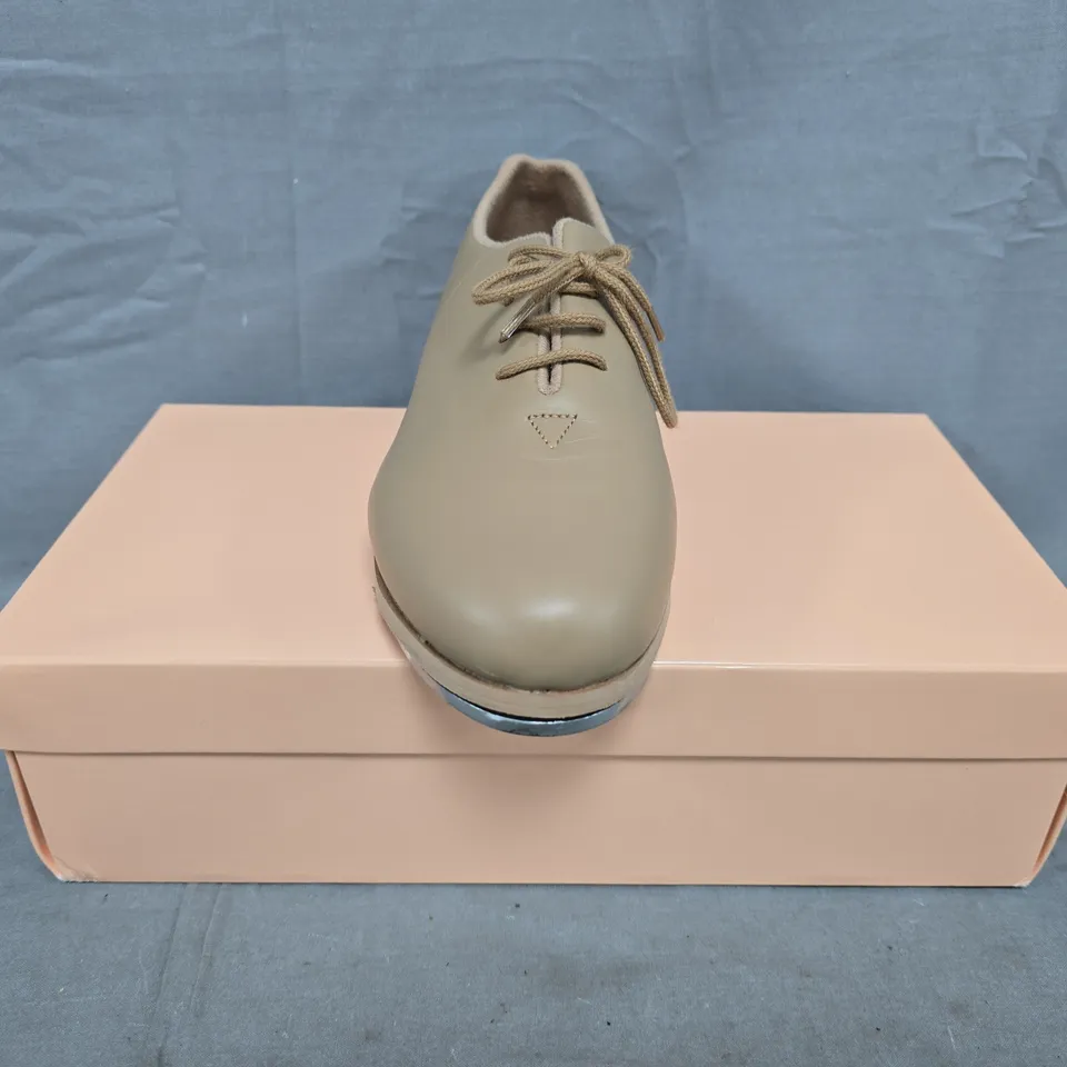 BOXED PAIR OF BLOCH TAP DANCE SHOES IN BROWN SIZE UK ADULT 3