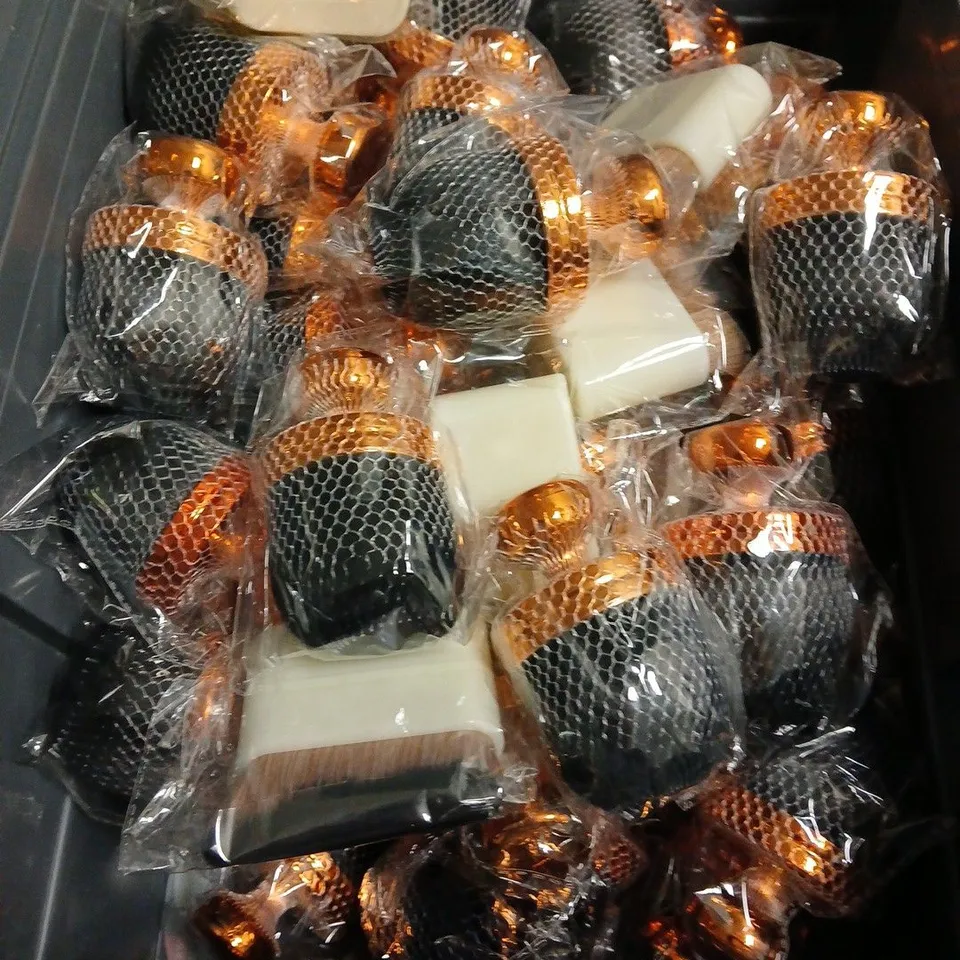 APPROXIMATELY 20 SELF-TANNING/MAKEUP BODY BRUSHES