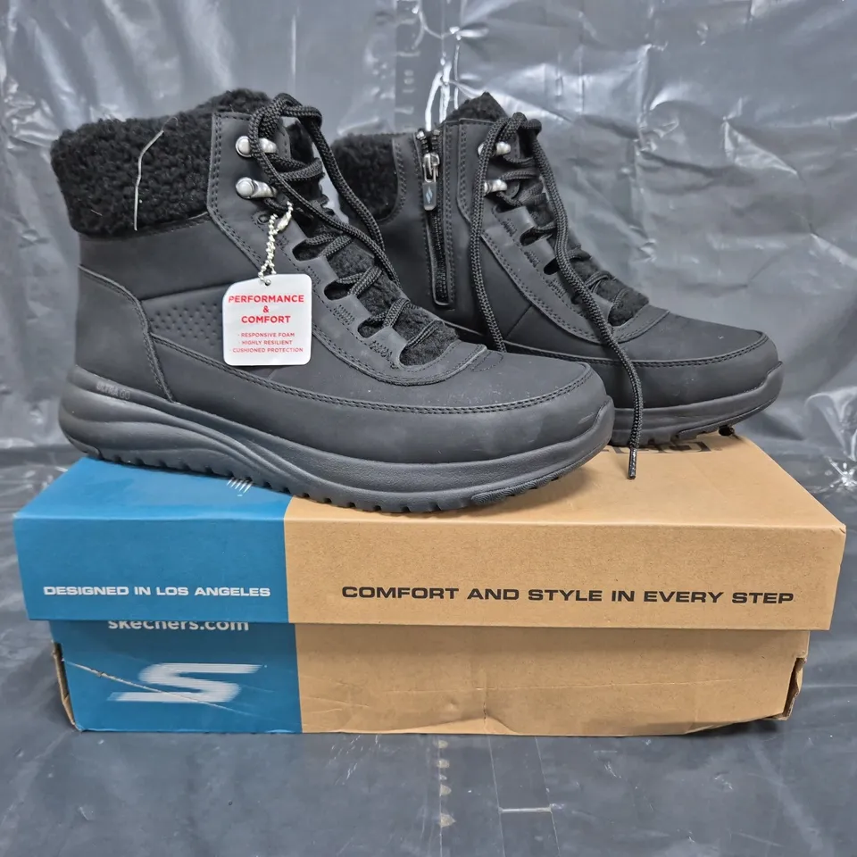 BOXED PAIR OF SKECHERS GOGA MAT WATERPROOF BOOTS IN BLACK SIZE 7