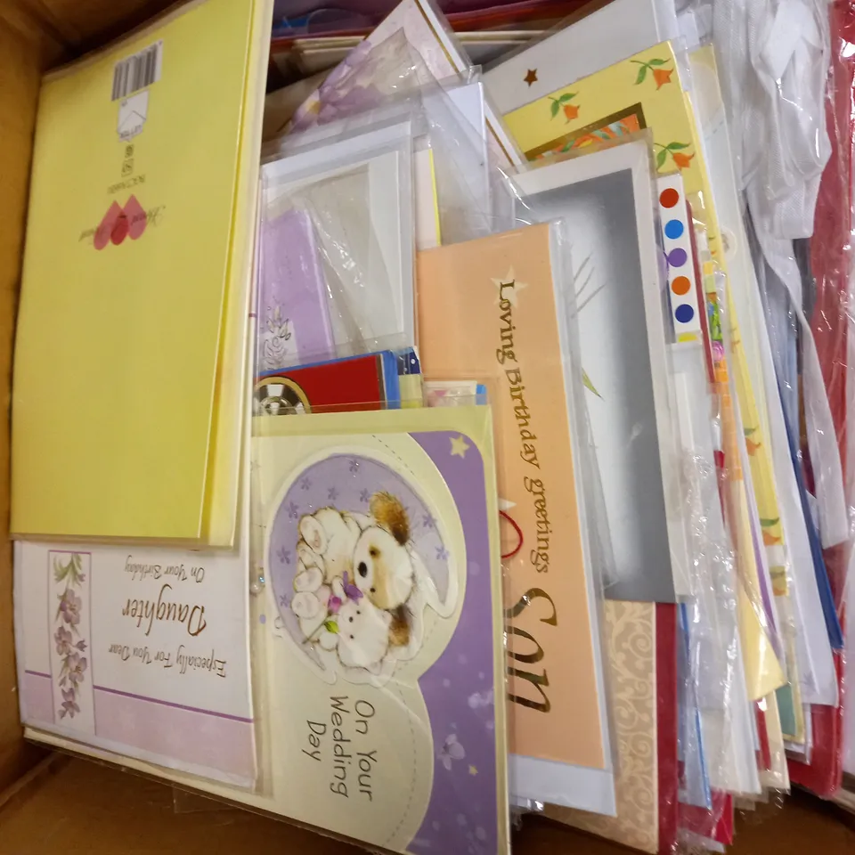 BOX OF LARGE QUANTITY OF CELEBRATORY GREETINGS CARDS FOR VARIOUS EVENTS 