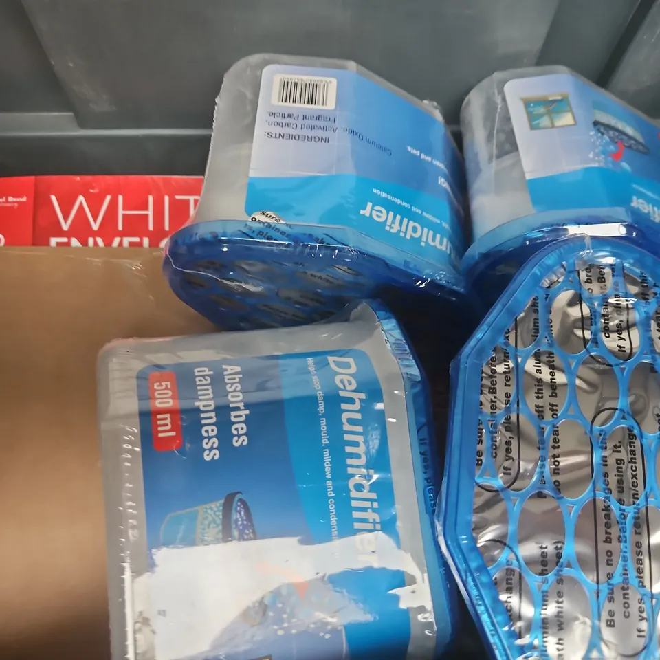 APPROXIMATELY 6 ASSORTED HOUSEHOLD ITEMS TO INCLUDE DEHUMIDIFIER 500ML, HEAVY DUTY MANILLA ENVELOPES, ETC