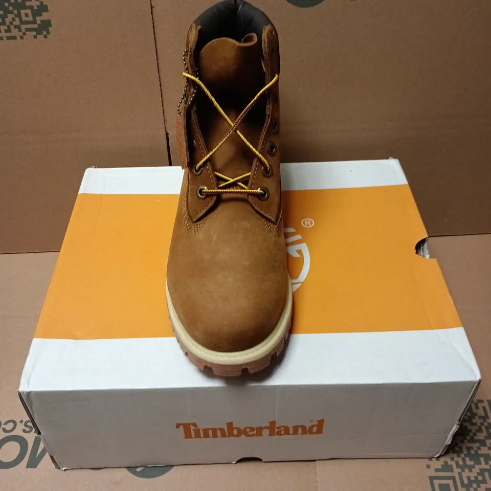 BOXED PAIR OF TIMBERLAND PREMIUM 6IN WATERPPROOF BOOTS IN RUST NUTBUCK - 9W