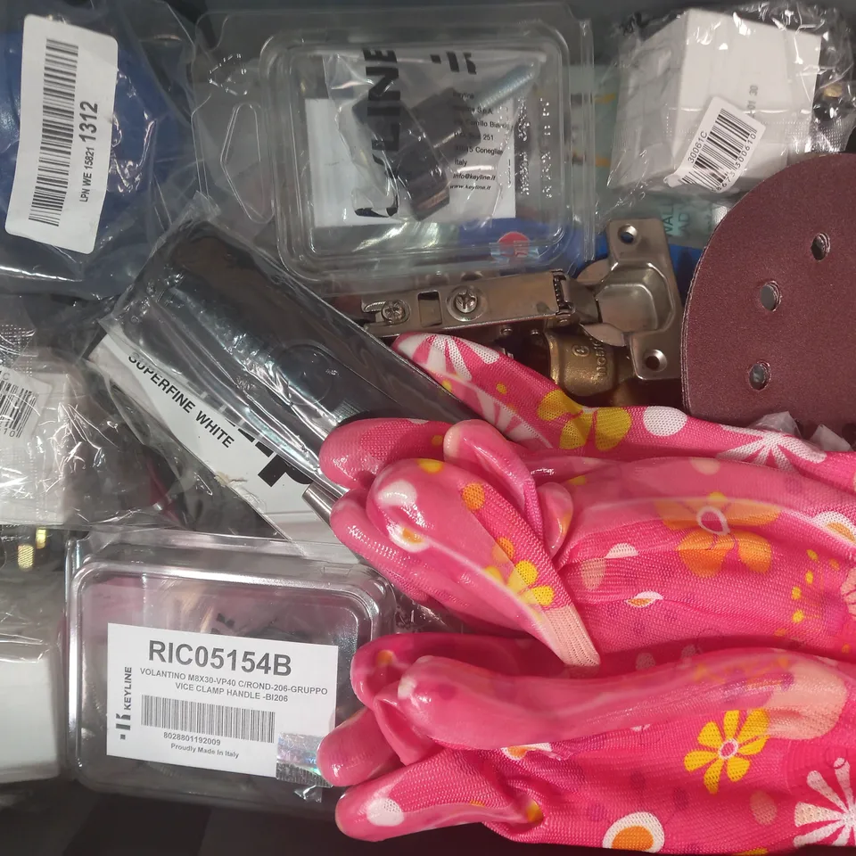 LOT OF APPROXIMATELY 15 ASSORTED HOUSEHOLD ITEMS TO INCLUDE AURORA HANDY CALCULATOR, SLAM DESCALER, ETC