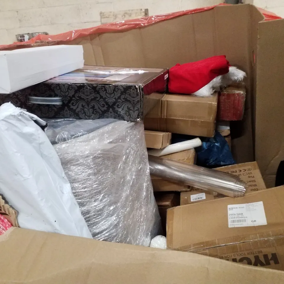 PALLET CONTAINING ASSORTED PRODUCTS INCLUDING CHRISTMAS TREE, WALL CLOCK, CAMERA DANCE MAT, ELECTRIC SWEEPER 