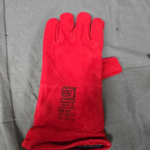 APPROXIMATELY 25 STANDARD GAUNTLET GLOVES