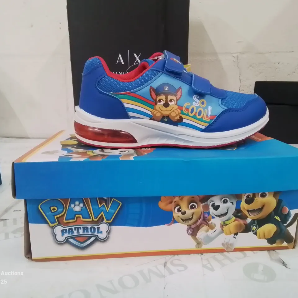 BOXED PAIR OF PAW PATROL LIGHT UP KIDS SIZE 30