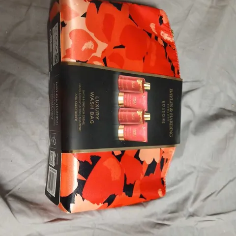 BAYLLIS & HARDING BOUDOIRE LUXURY WASH BAG GIFT SET – BATH & BODY, 4 X 50–100 ML 