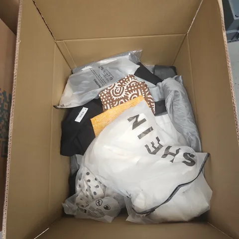 BOX OF APPROXIMATELY 15 ASSORTED CLOTHING ITEMS TO INCLUDE: TOPSHOP T SHIRT