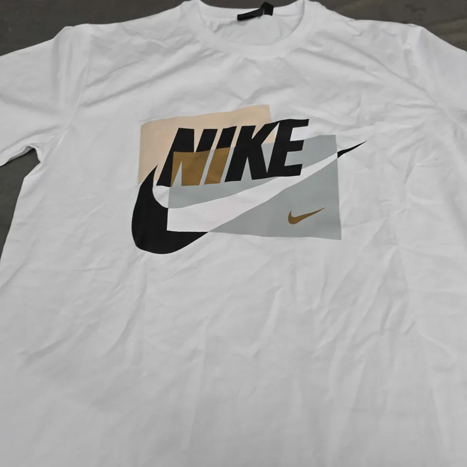 NIKE GRAPHIC TEE - SIZE XL