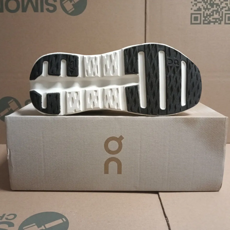BOXED PAIR OF ON CLOUDTILT TRAINERS IN BLACK/IVORY SIZE UK 5