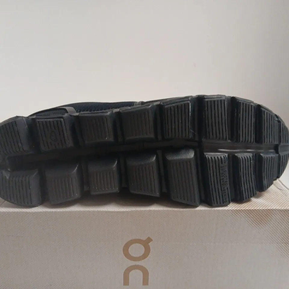 BOXED PAIR OF ON RUNNING CLOUD 5 ALL BLACK TRAINERS – UK 9