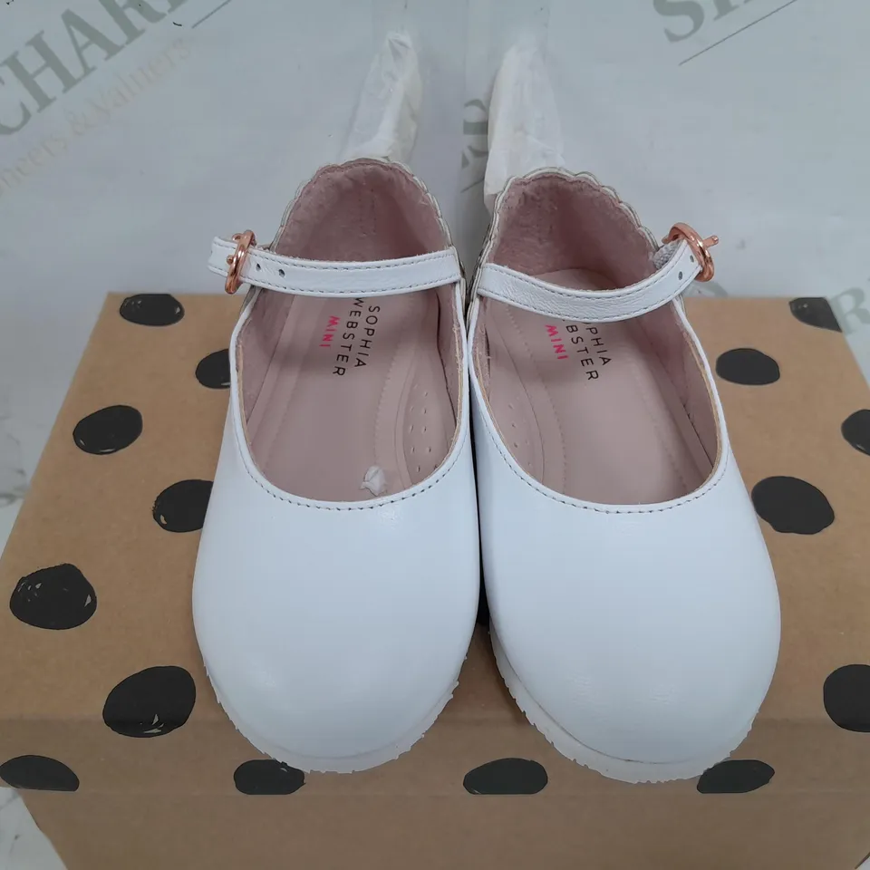 BOXED PAIR OF SOPHIA WEBSTER MINI EVANGELINE BUCKLE SHOES IN WHITE & ROSE GOLD COLOUR - KIDS SIZE 23