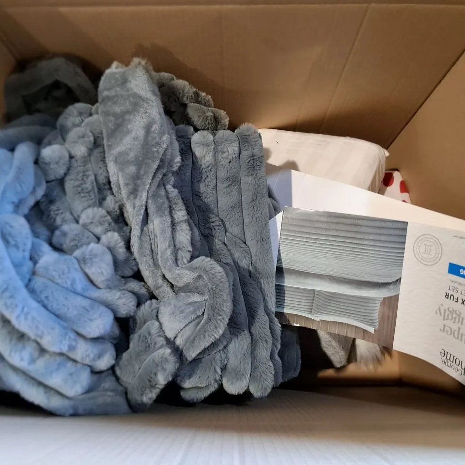 LOT OF APPROXIMATELY 20 ASSORTED BEDDING AND SOFT FURNISHING  ITEMS TO INCLUDE THROWS AND BEDDING