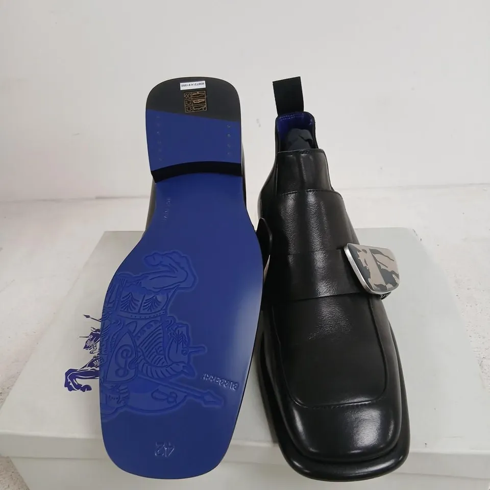 BURBERRY LEATHER CHELSEA BOOTS, BLACK, UK 8 (EU 42)