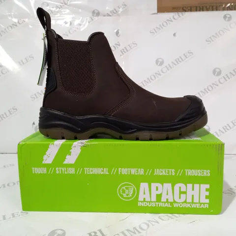 BOXED PAIR OF APACHE STEEL TOE ANKLE BOOTS IN BROWN UK SIZE 9