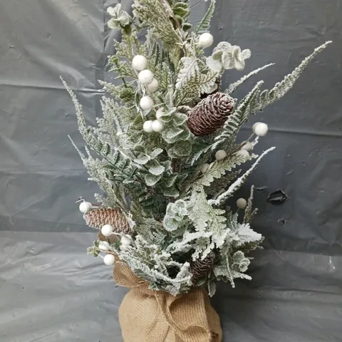 MISTLETOE AND FERN LIT TABLETOP TREE