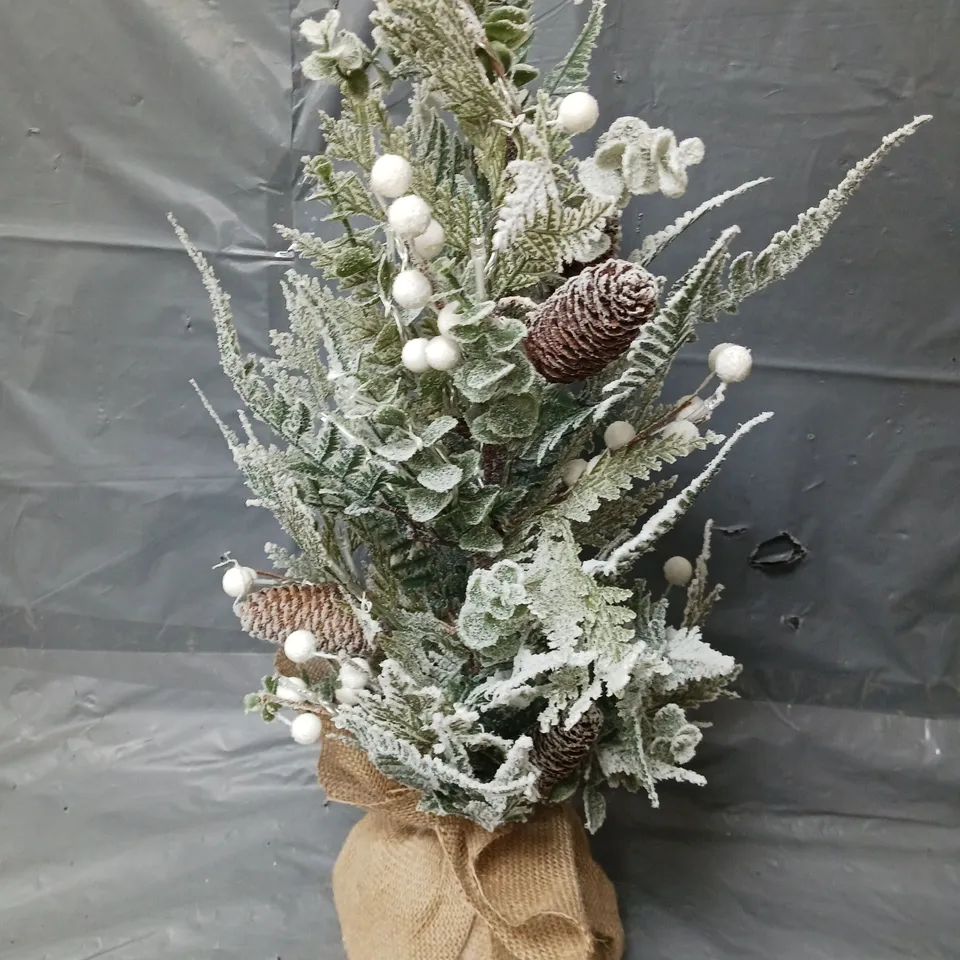 MISTLETOE AND FERN LIT TABLETOP TREE RRP £27.99