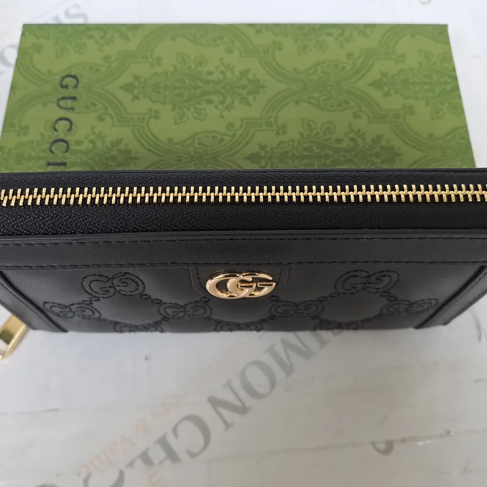 BOXED GUCCI BLACK ZIP PURSE
