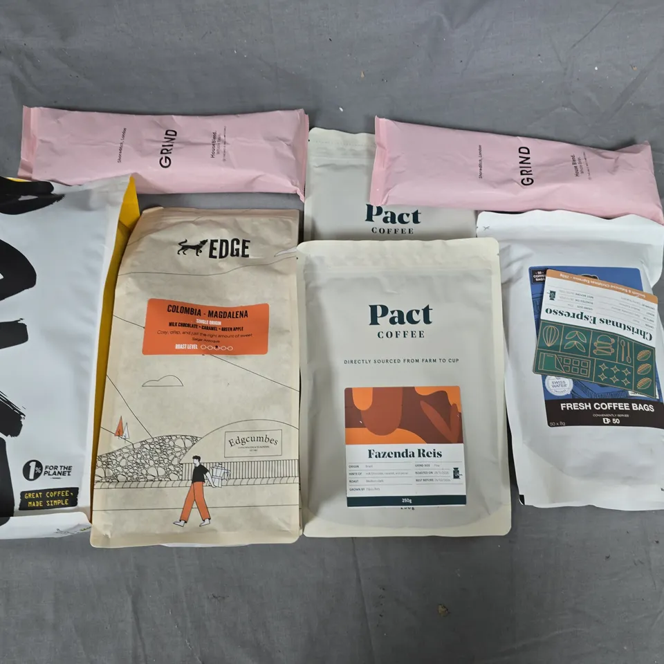 LOT OF 7 ASSORTED PACKS OF COFFEE TO INCLUDE RAVE, GRIUND AND EDGE - VARIOUS SIZES 