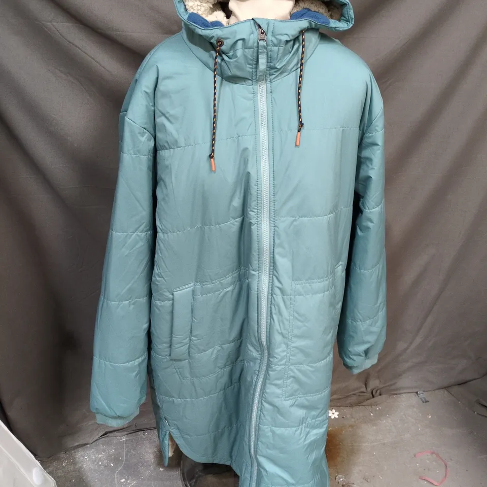 PASSENGER FLORA 2.0 RECYCLED SHERPA LINED FLEECE PARKA IN ARCTIC - LARGE