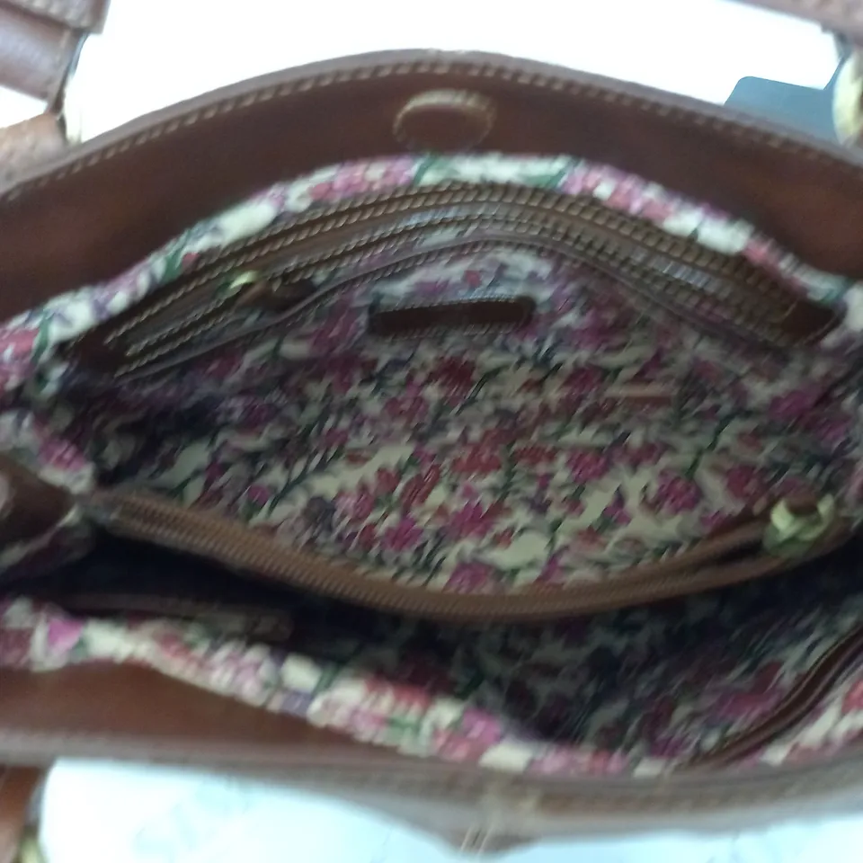 LIZ CLAIBORNE LEATHER BAG IN BROWN