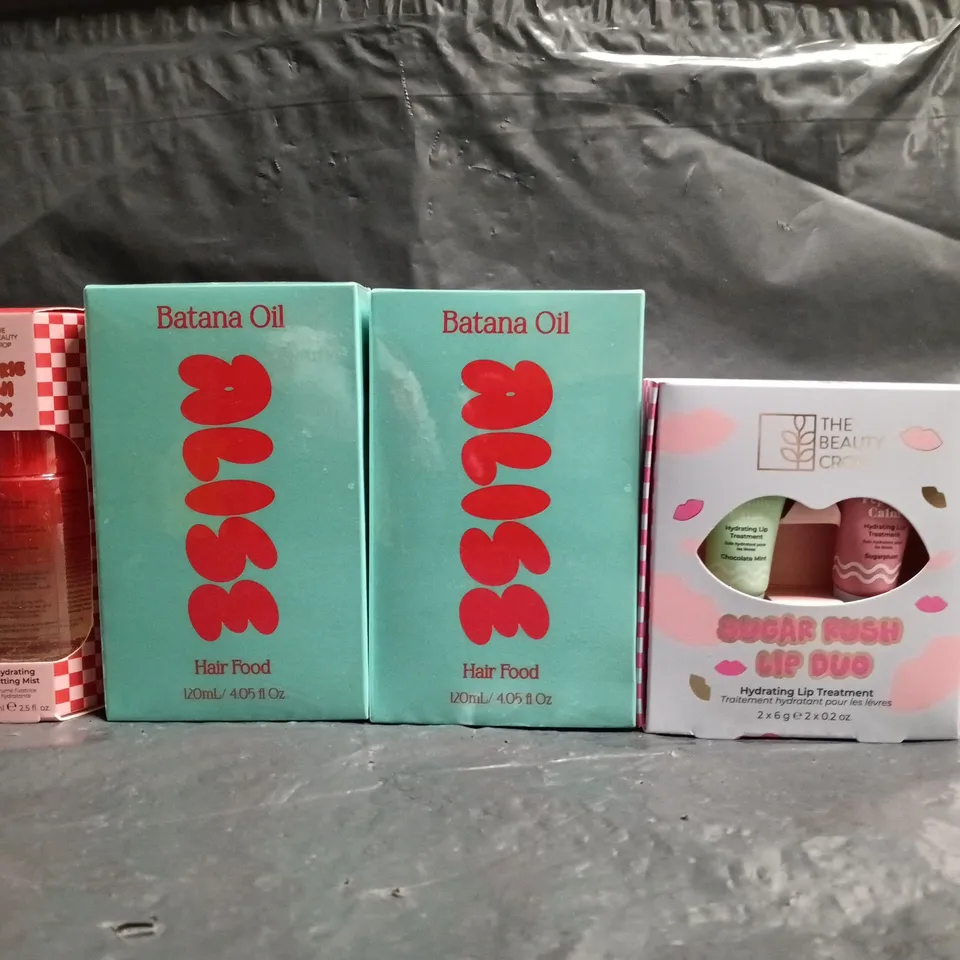 APPROXIMATELY 20 ASSORTED COSMETIC ITEMS TO INCLUDE SUGAR RUSH LIP DUO, HAIR FOOD, ETC - COLLECTION ONLY
