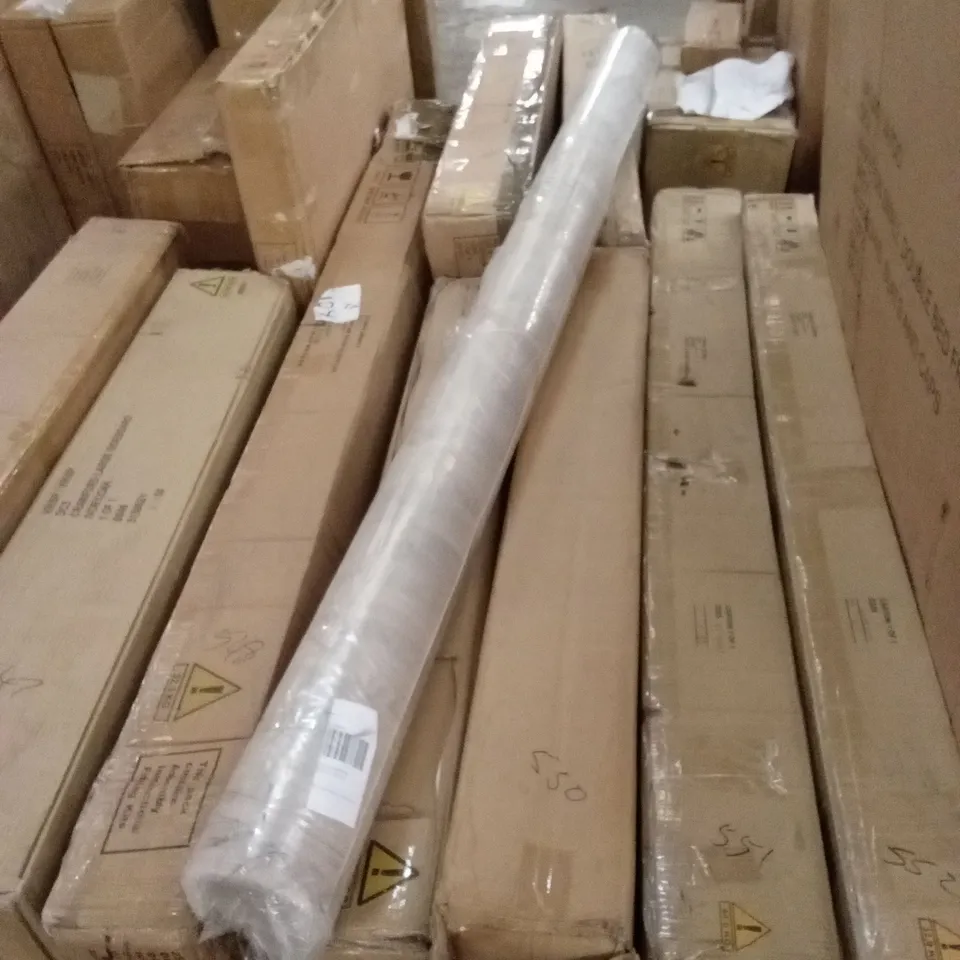 ROLL OF QUALITY VINYL FLOORING LINO // APPROX SIZE: 2m x 3m