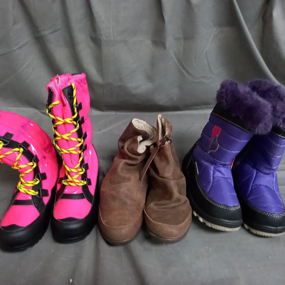 APPROXIMATELY 10 PAIRS OF ASSORTED KIDS SHOES IN VARIOUS STYLES AND SIZES 