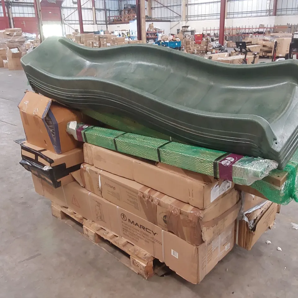 PALLET OF ASSORTED INCOMPLETE SPORTS AND LEISURE PRODUCTS TO INCLUDE; TRAMPOLINE PARTS, PLUM OUTDOOR PLAYSET PARTS, GYM EQUIPMENT PARTS ETC