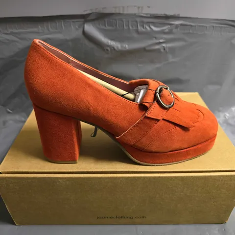 BOXED PAIR OF JOANIE TOULOUSE TASSLE SHOE - UK SIZE 5