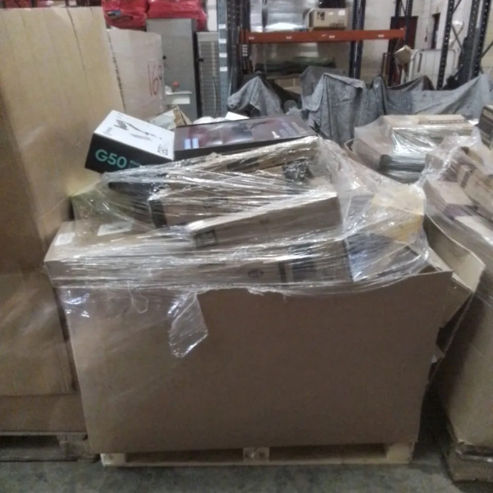 PALLET CONTAINING LARGE QUANTITY OF TV & MONITOR STANDS/MOUNTS