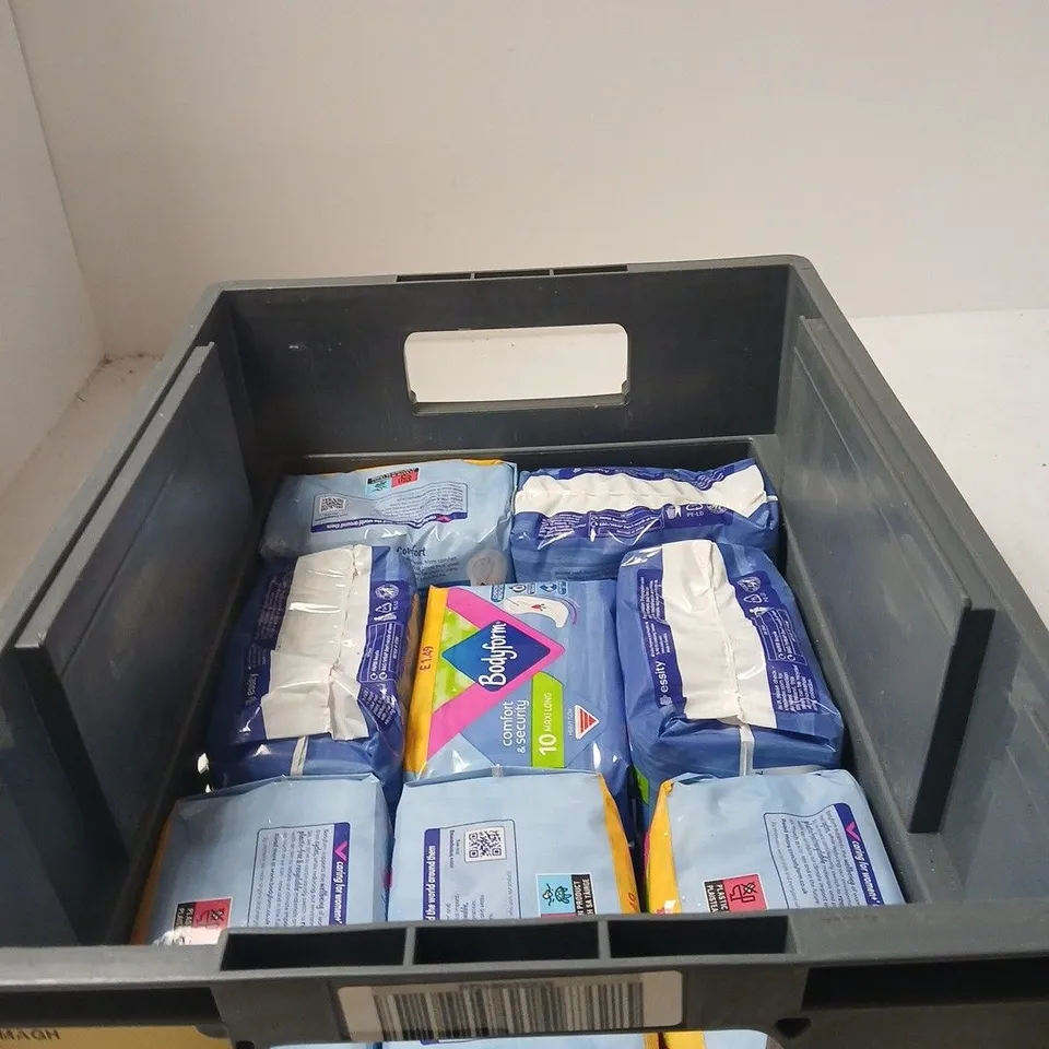 TOTE OF APPROXIMATELY 7 BODYFORM ITEMS 