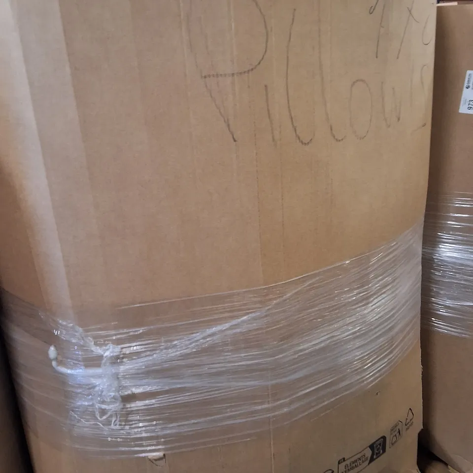 PALLET CONTAINING A LARGE QUANTITY OF PILLOWS