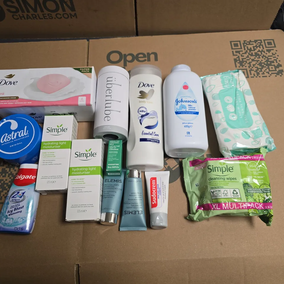 LOT OF APPROXIMATELY 20 ASSORTED HEALTH AND BEAUTY ITEMS TO INCLUDE DOVE SOAP MULTI-PACK, UNBERLUBE AND SIMPLE MOISTURISER