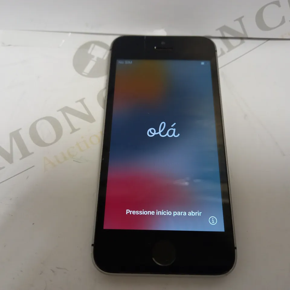 APPLE IPHONE SE (1ST GENERATION) - SILVER 