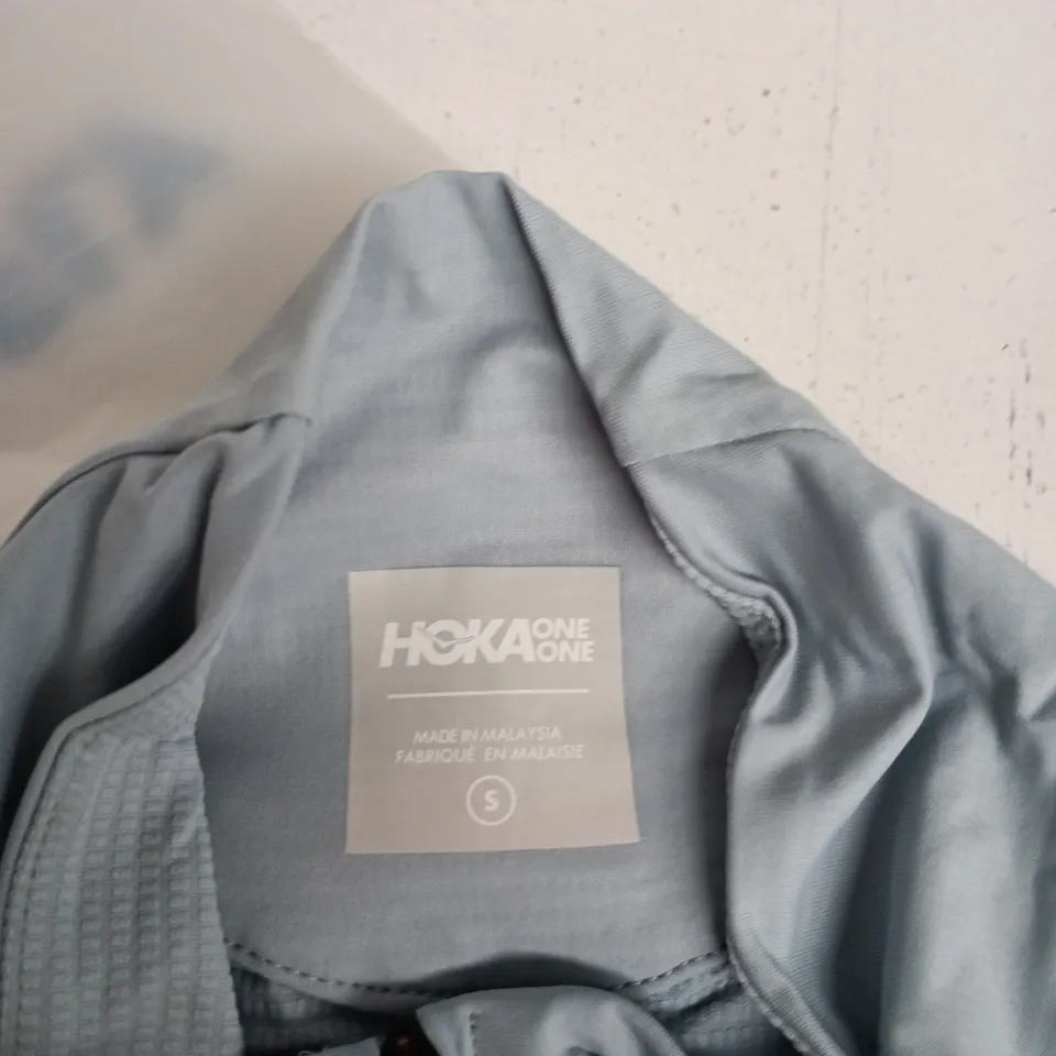 HOKA ONE ONE WOMEN'S GLIDETECH QUARTER ZIP TOP – UK SIZE S, LIGHT BLUE/GRAY