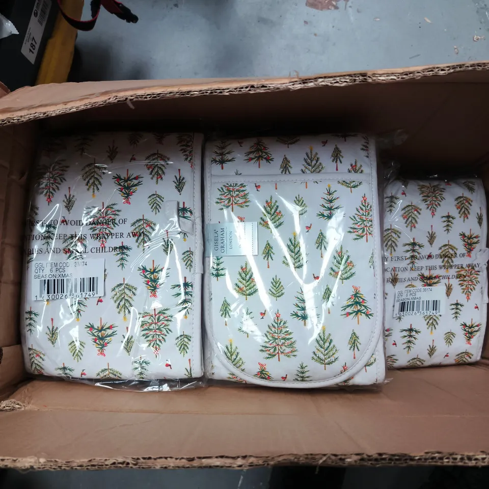 36X GISELLA GRAHAM CHRISTMAS STYLE OVEN MITS