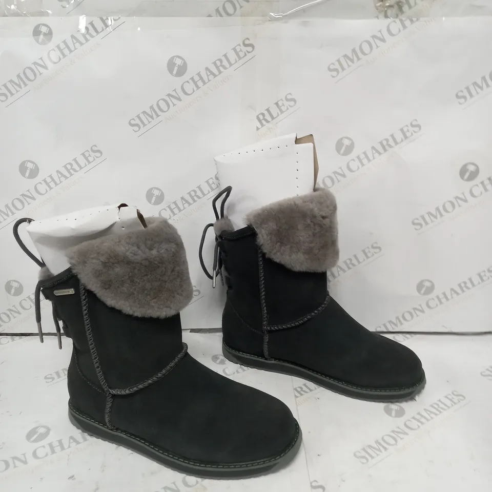 EMU AUSTRALIA DARK GREY BIRDWOOD BOOT SIZE 6 - BOXED