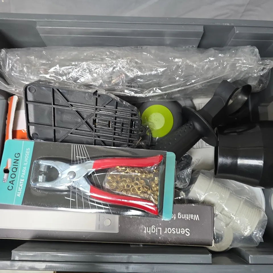 APPROXIMATELY 15 ASSORTED HOUSEHOLD ITEMS TO INCLUDE ANTI BARKING DEVICE, SENSOR LIGHT, CRACK FILLING ADHESIVE, ETC