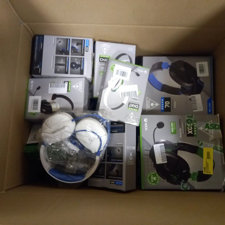 APPROXIMATELY 30 ASSORTED TURTLEBEACH HEADSETS TO INCLUDE RECON CHAT, RECON 50P, RECON 70, ETC